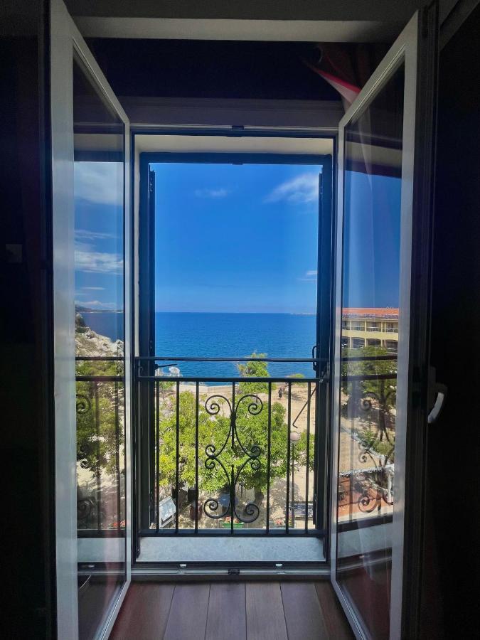 Hotel Restaurant Christophe Colomb Calvi  Exterior photo